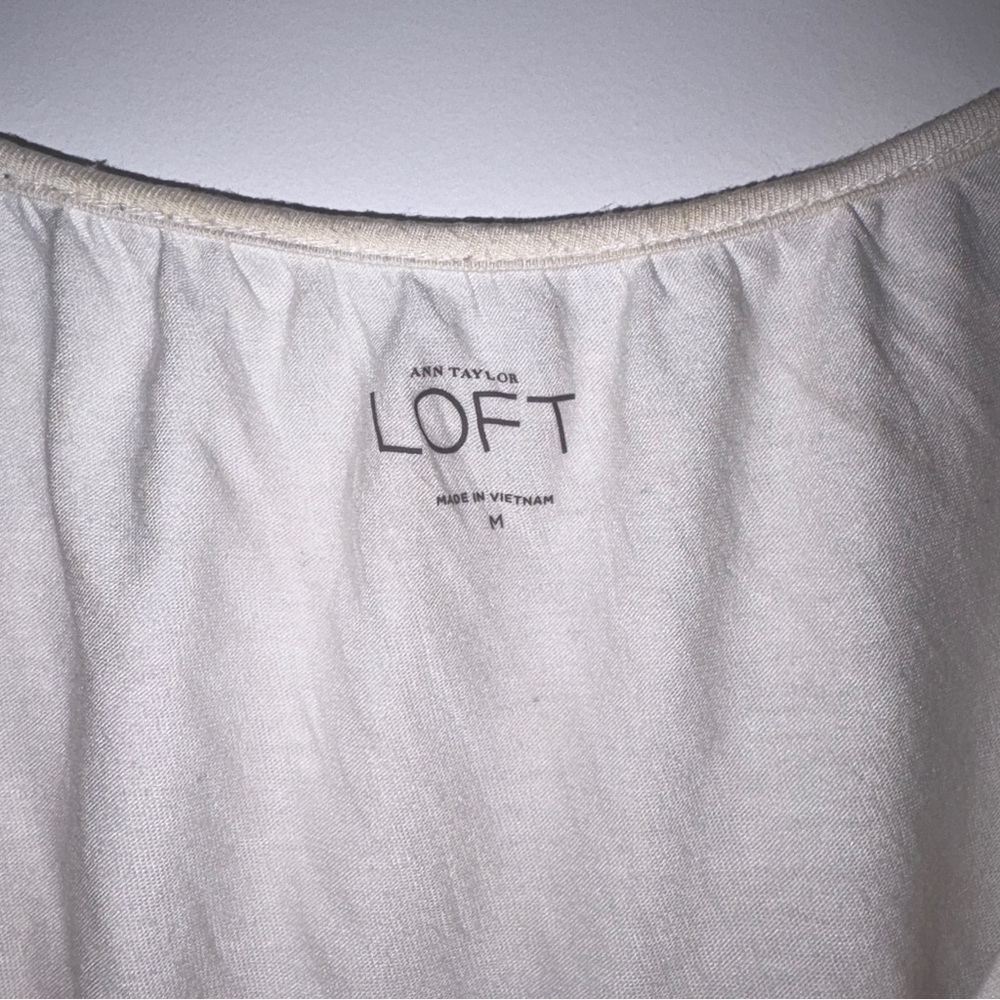 LOFT Cream Ruffle Tank Top Size: M - Picture 4 of 5